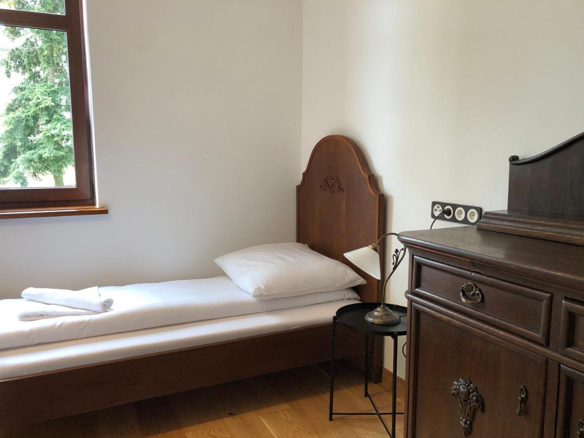 Ksiaz Wielkopolski Dwor Gogolewo Nad Warta Bed & Breakfast エクステリア 写真