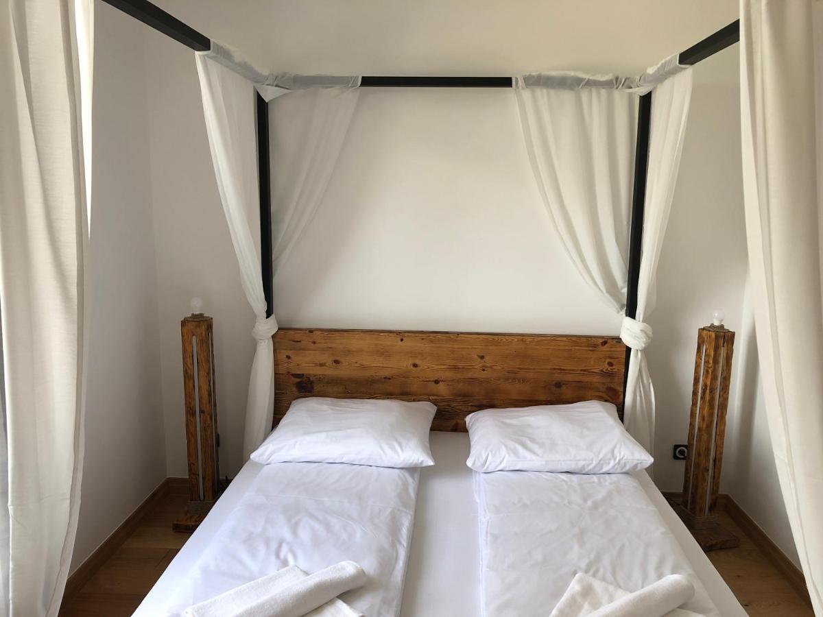 Ksiaz Wielkopolski Dwor Gogolewo Nad Warta Bed & Breakfast エクステリア 写真