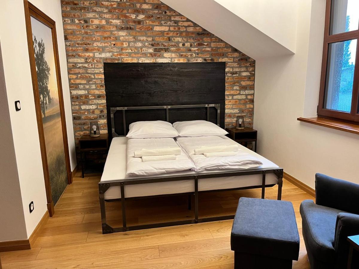 Ksiaz Wielkopolski Dwor Gogolewo Nad Warta Bed & Breakfast エクステリア 写真