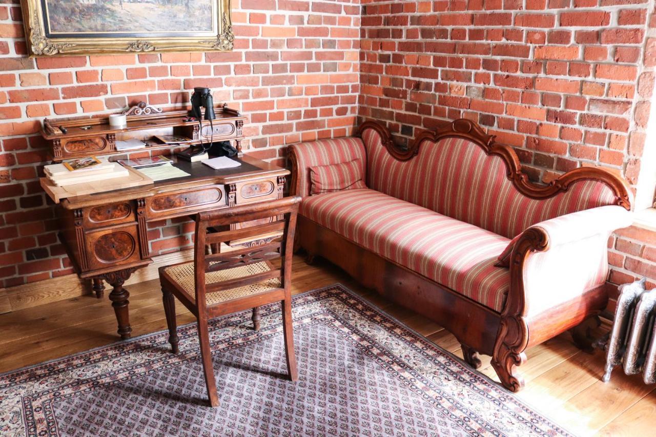 Ksiaz Wielkopolski Dwor Gogolewo Nad Warta Bed & Breakfast エクステリア 写真