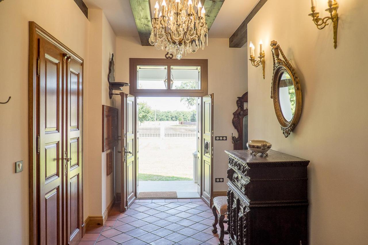 Ksiaz Wielkopolski Dwor Gogolewo Nad Warta Bed & Breakfast エクステリア 写真